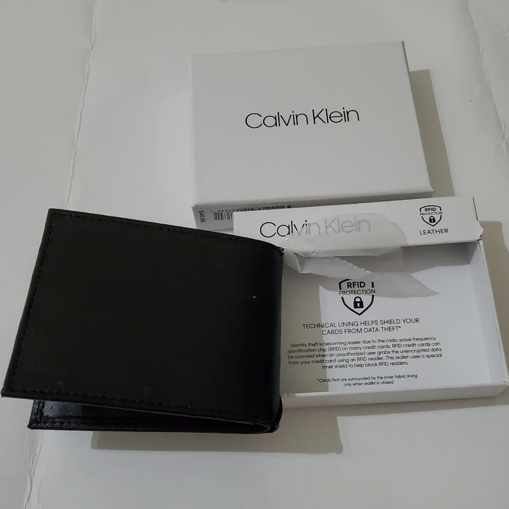 🤩New in box authentic Calvin Klein genuine leather Mens black wallet